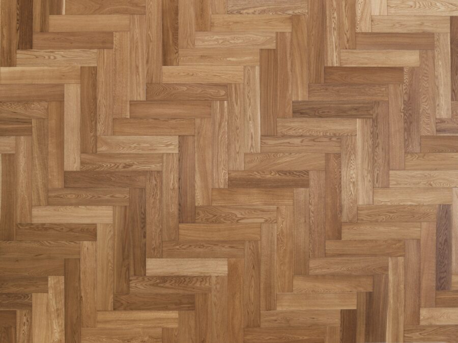 Pavimento a Parquet Antico in Legno a Spina Francese