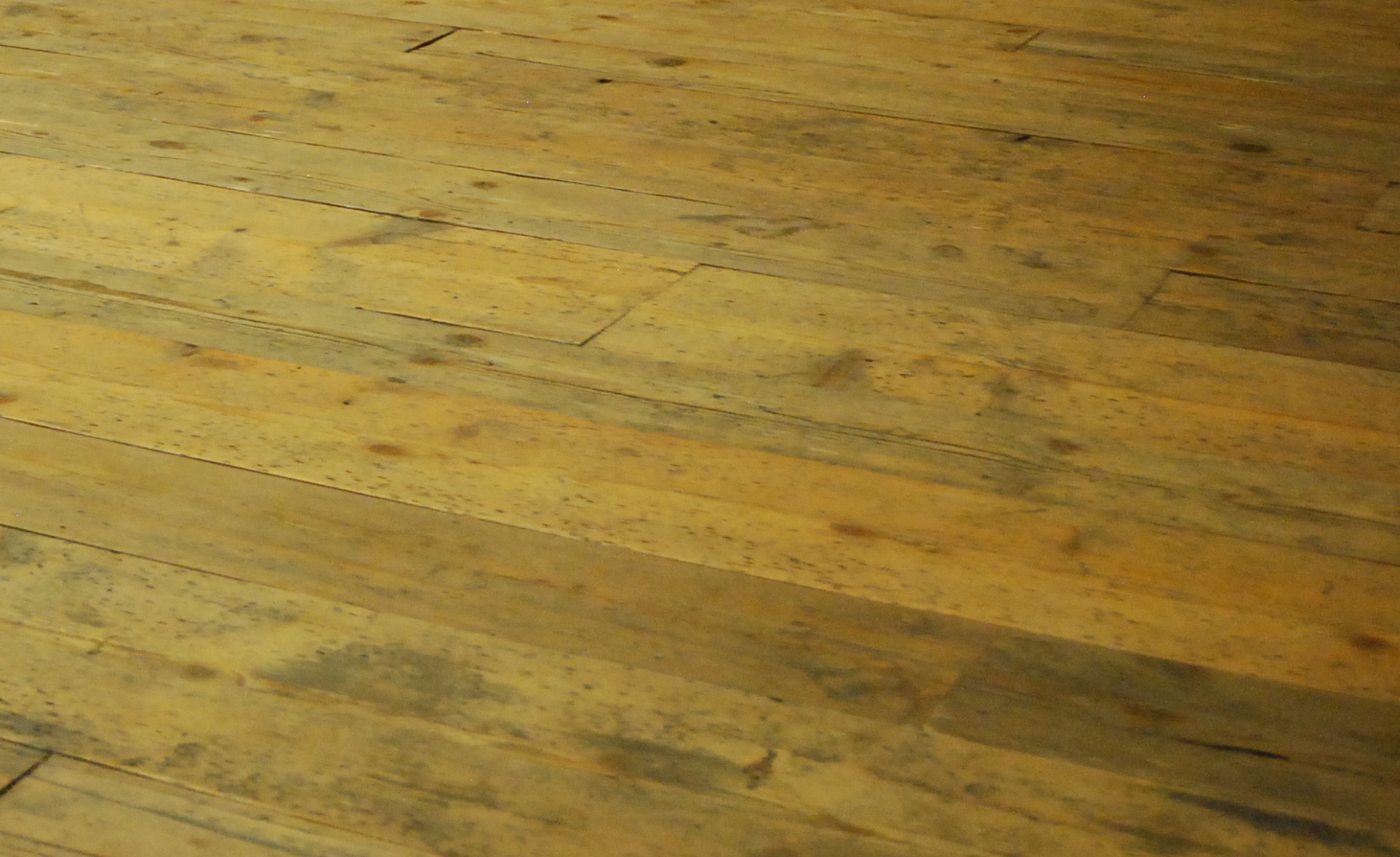 Pavimento a Parquet Antico in Legno di Abete Prima Patina