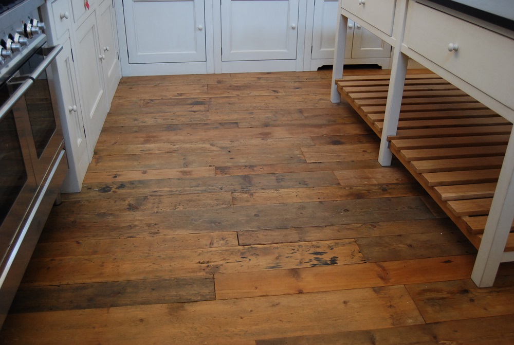 Pavimento a Parquet Antico in Legno di Abete Prima Patina