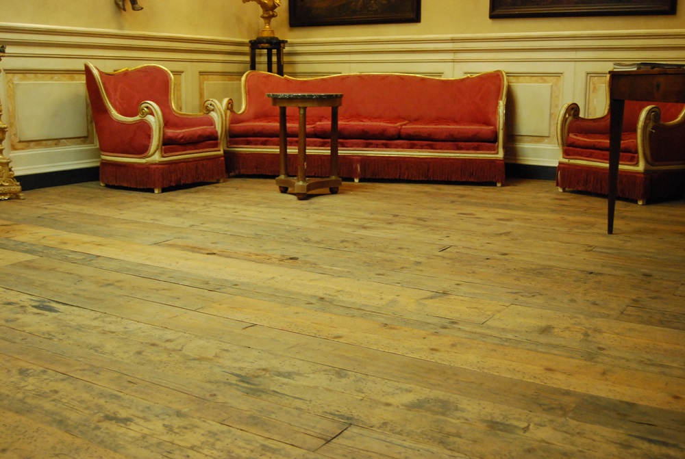 Pavimento a Parquet Antico in Legno di Abete Prima Patina