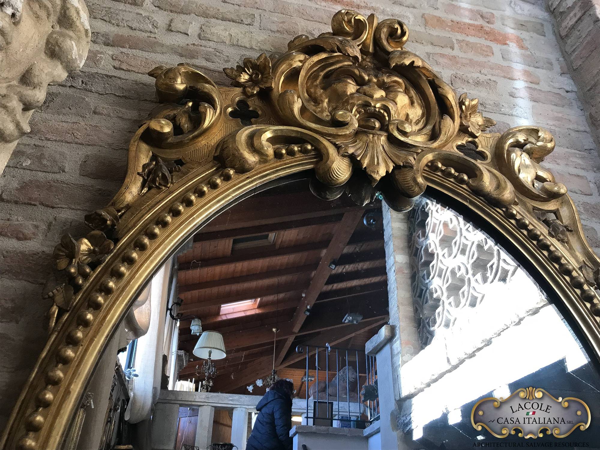 specchiera_antica_ovale_con_cimasa_scq091p3