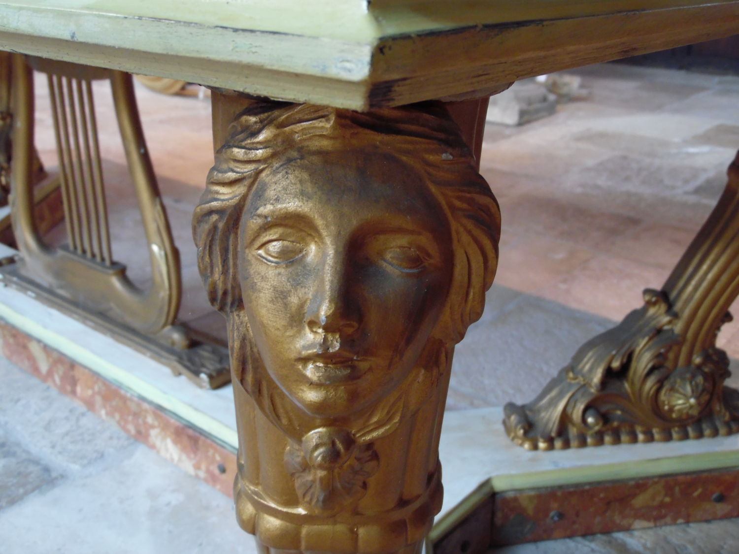 tavolo_con_piano_in_marmo_rosso_mob209p9