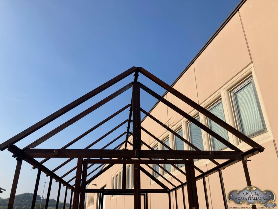 <h1>Serra in ferro</h1>
<p>Serra in ferro, lavorazione artigianale con finitura effetto ruggine</p>