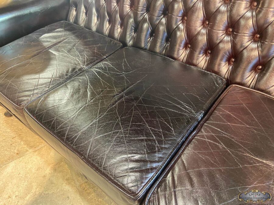 Divano in pelle Chesterfield