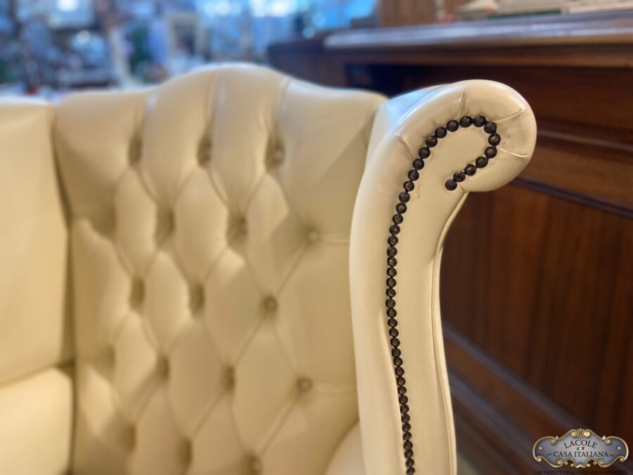 <h1>Chesterfield armchair</h1> Chesterfield Bergere armchair in cream leather, vintage.