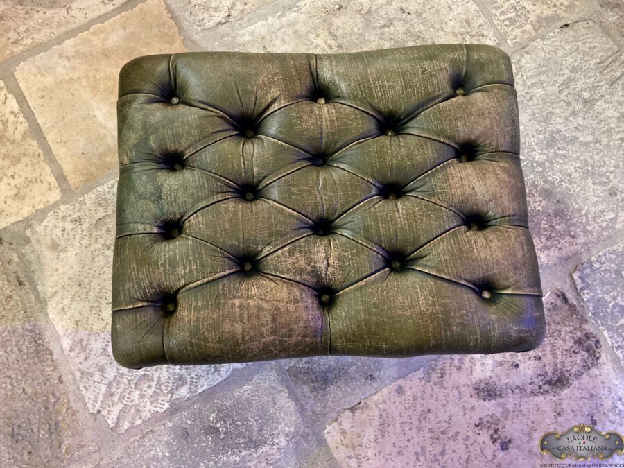 <h3>Beautiful puff, green leather vintage effect</h3>