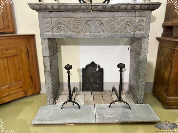 Antico camino in pietra