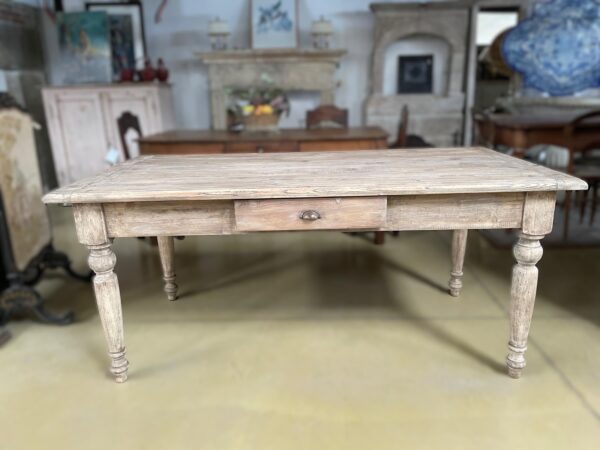 Table with turned leg