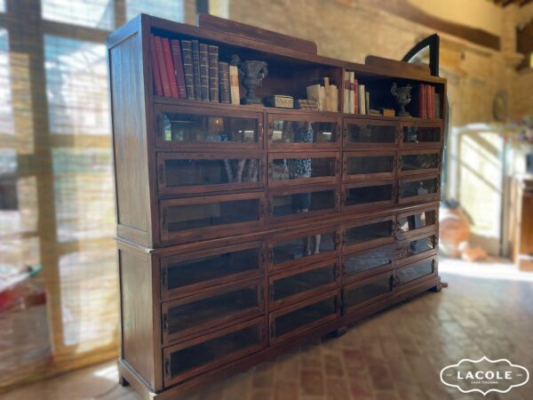 Store cabinet