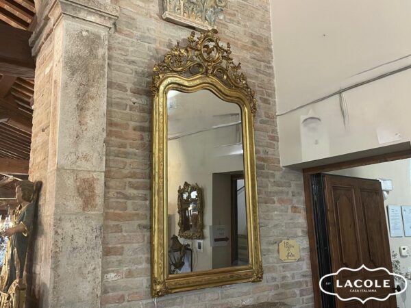 Mirror in wood and gold leaf